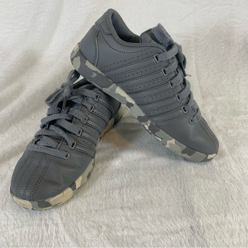 K-Swiss Kids Gray Leather Sneakers size 2 Big Kids  Casual Lace‎ Up